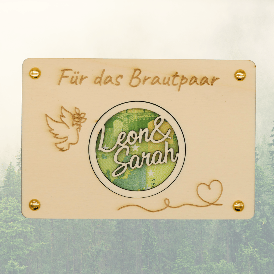 Personalisiertes Geldgeschenk aus Holz zur Hochzeit – Für das Brautpaar mit Namensaufhänger