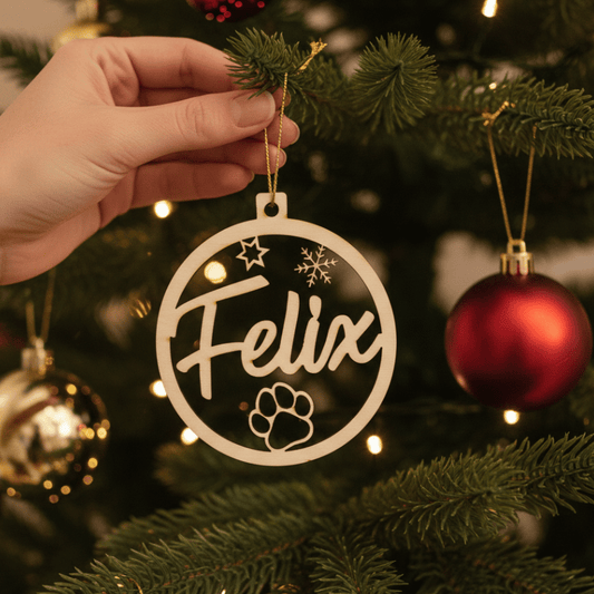 Personalisierte Christbaumkugel aus Holz – Haustierpfote (Hund/Katze) mit Wunschname